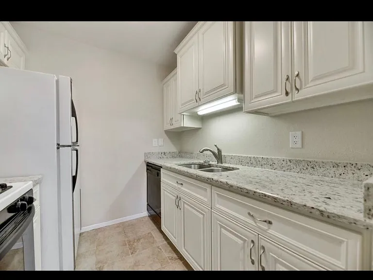3431 N Hills Dr #121 — Photo 33