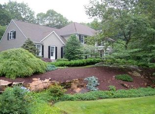 41 Cherry Gate Ln, Trumbull, CT 06611