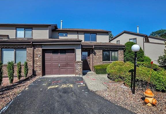 4th image of 704 Hewitt Ln