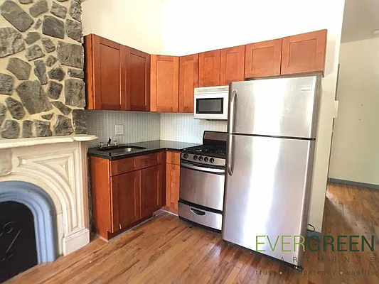 Rented by Evergreen Apartments BK | media 17