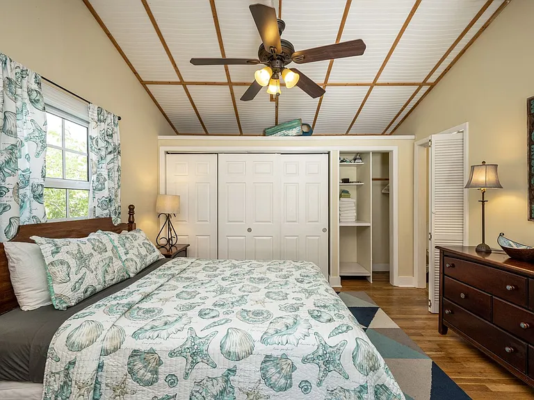 415 Julia St — Photo 18