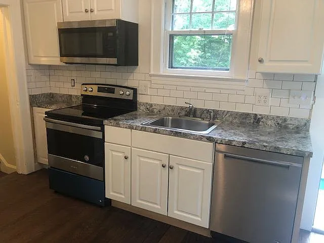 2 bed, 1050 sqft, $2,400 — Photo 3