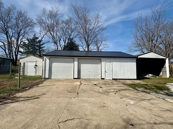 3289 260th St, Orient, IA 50858