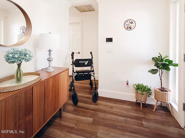 506 Cali Dr — Photo 10