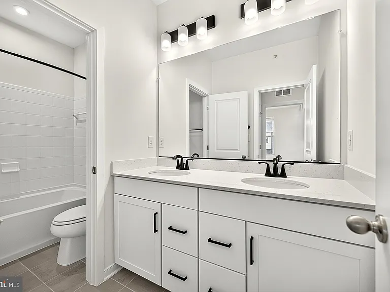 20957 Bluebird Sq — Photo 36