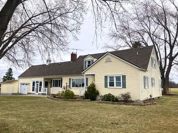 828 W River Rd, Waterloo, NY 13165