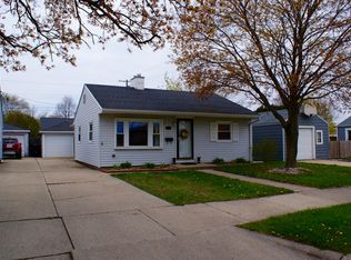 2812 Dwight St, Racine, WI 53403