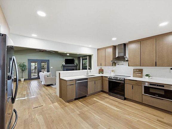 4th image of 1203 Valley Dr