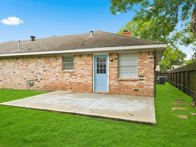 12931 Westella Dr — Photo 22