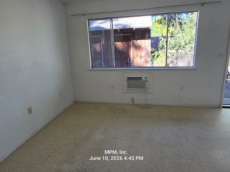 525 Arleen St — Photo 3