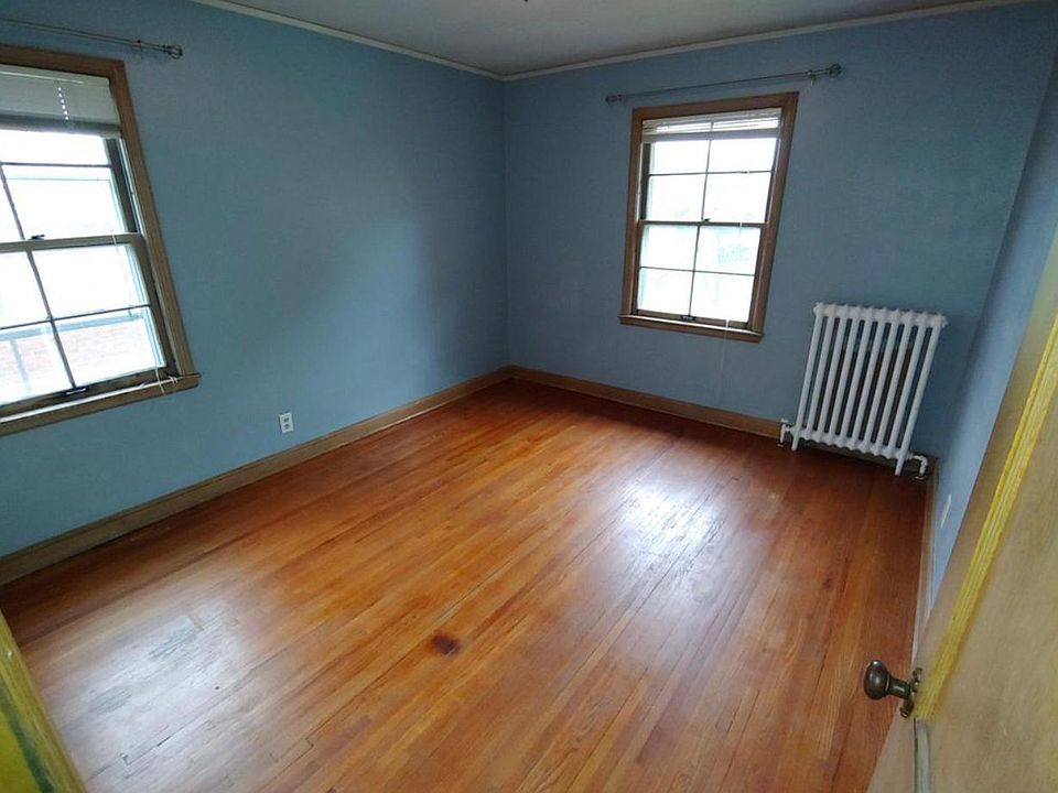 1st image of 1986 Saint Clair Ave #4