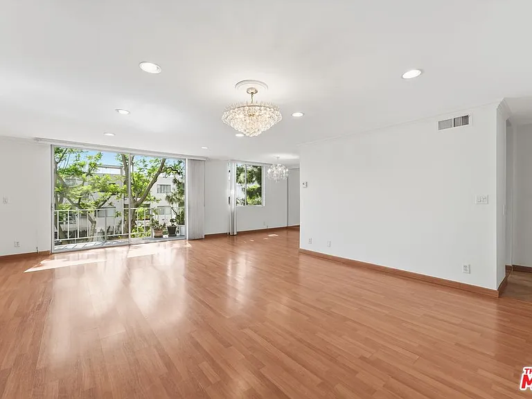 100 S Doheny Dr #213 — Photo 13