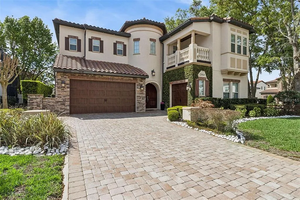 4 bed, 4.5 bath, 3636 sqft, $6,800 — Photo 2