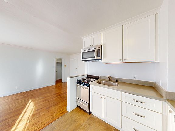 4th image of 2250 Buchanan St #16
