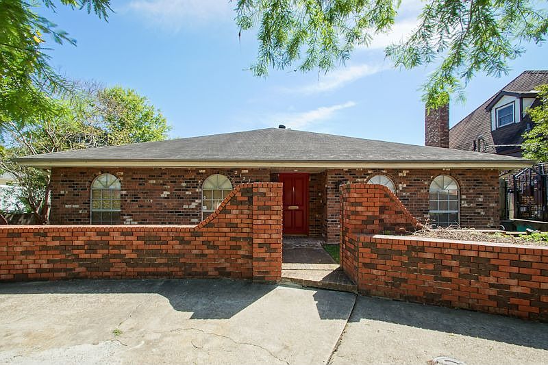 1st image of 2127 Taft Park