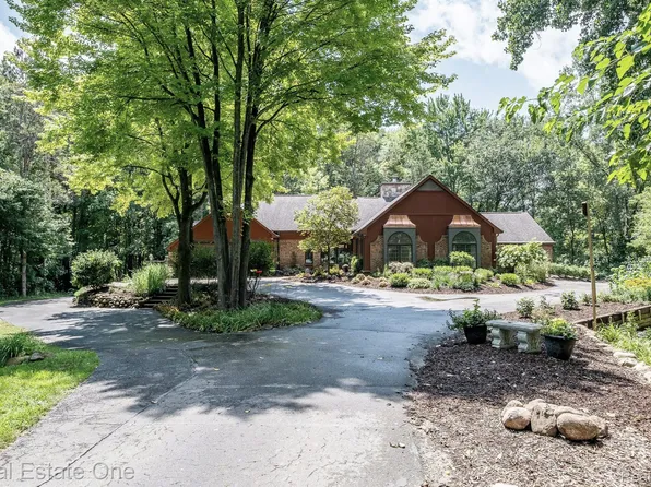 10105 Clark Rd, Davisburg, MI 48350