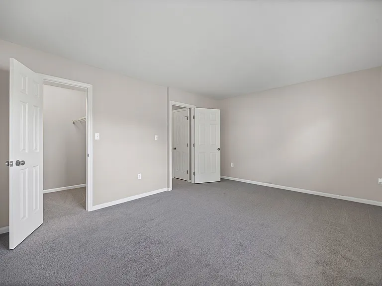 704 Heritage Pkwy — Photo 15