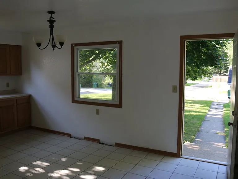 539 Pleasant Ave — Photo 3