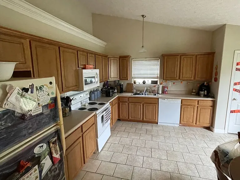 1324 Shining Armor Ln — Photo 4