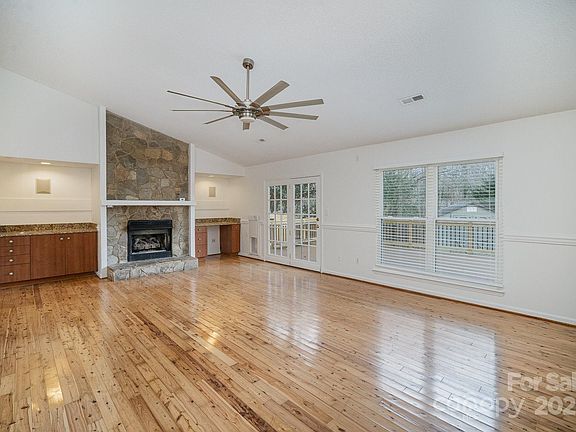 4th image of 4004 Bon Rea Dr