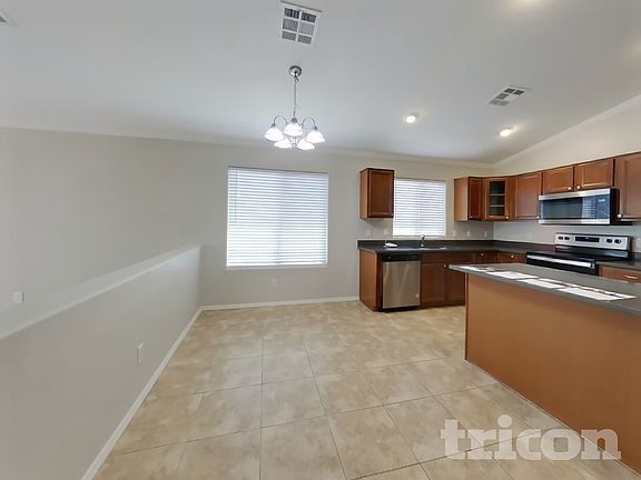 4th image of 1312 E Elm Rd