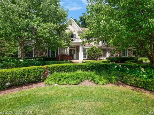 937 Mitchell Ct, Bloomfield Hills, MI 48304