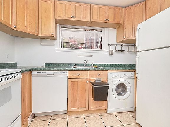 4th image of 113 W 78th St APT 3