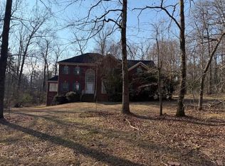 220 Woodridge Pl, Columbus, MS 39702