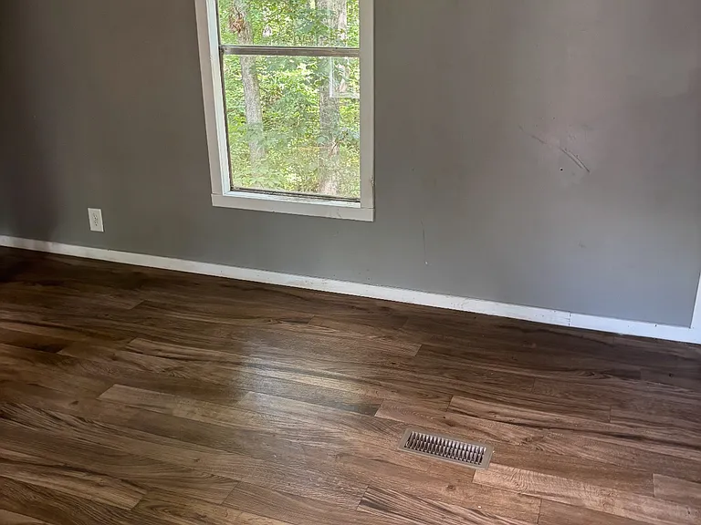 121 Gloria Ln — Photo 2