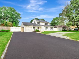 10 Matsunaye Dr, Medford, NY 11763
