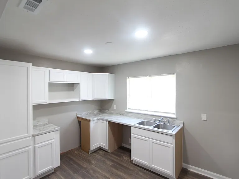 7808 Vienna Ave — Photo 5