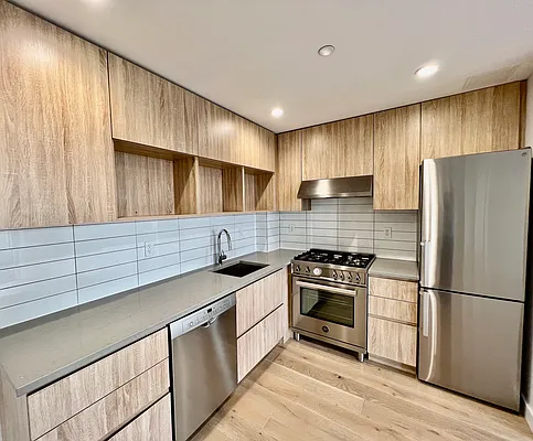 Rented by E Realty International Corp | media 2
