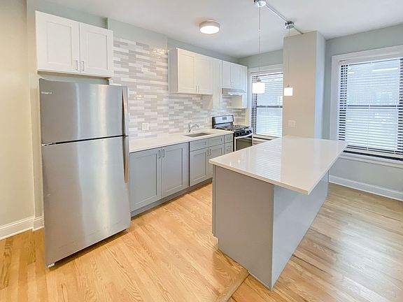 2nd image of 522 W Briar Pl #3A