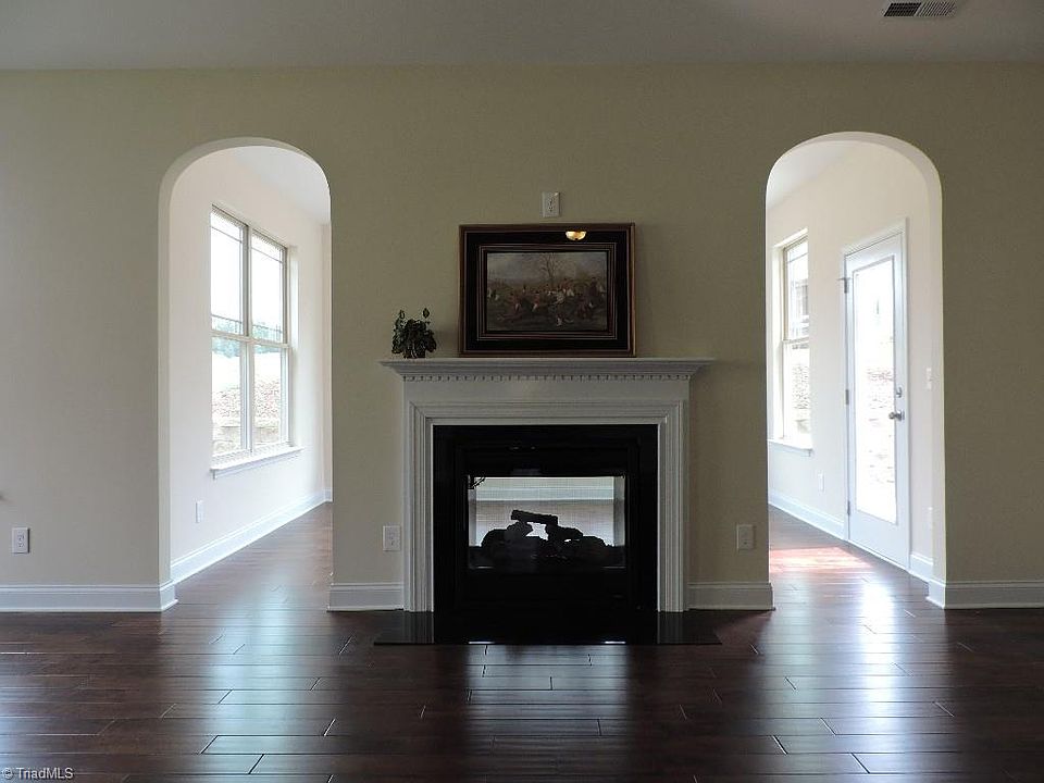 1st image of 3539 Sainsbury Ln