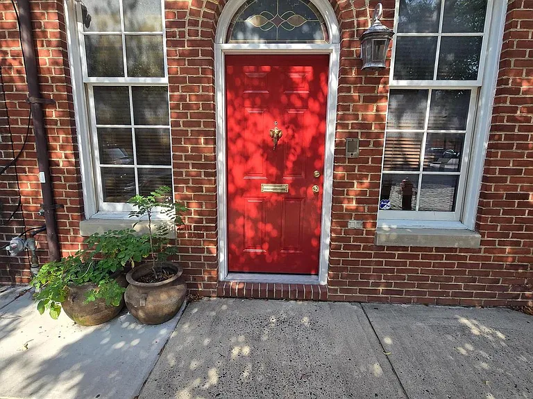704 S Bond St — Photo 32