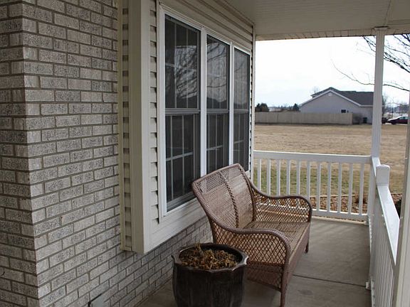 2nd image of 724 Sandburg Dr