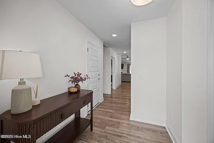 717 Oleander Dr — Photo 2