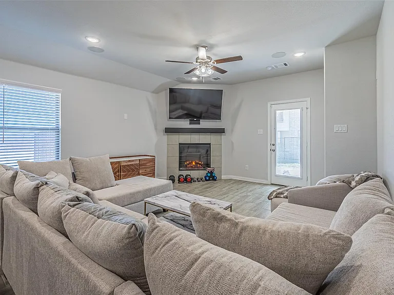 579 Ruthye Ln — Photo 19