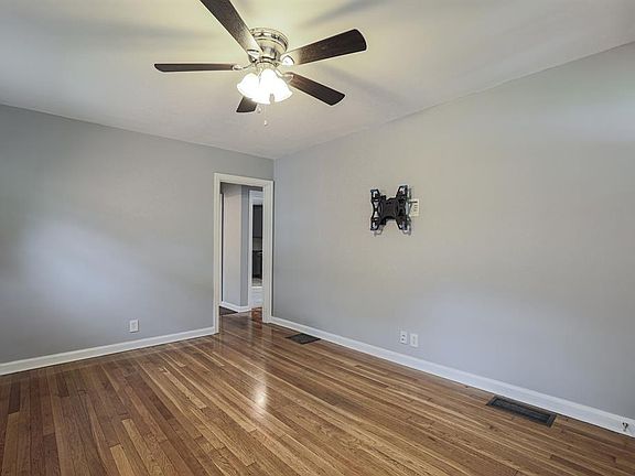 4th image of 6410 Girard Ave