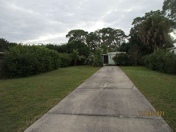 Front yard/drive