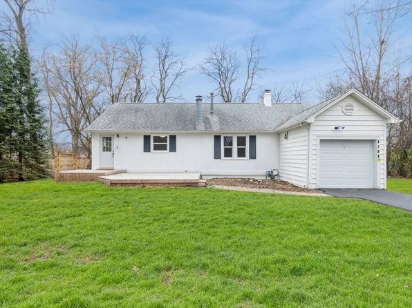 3209 Midway Dr, Island Lake, IL 60042