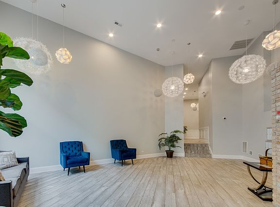 2nd image of 680 N Milwaukee Ave APT 305