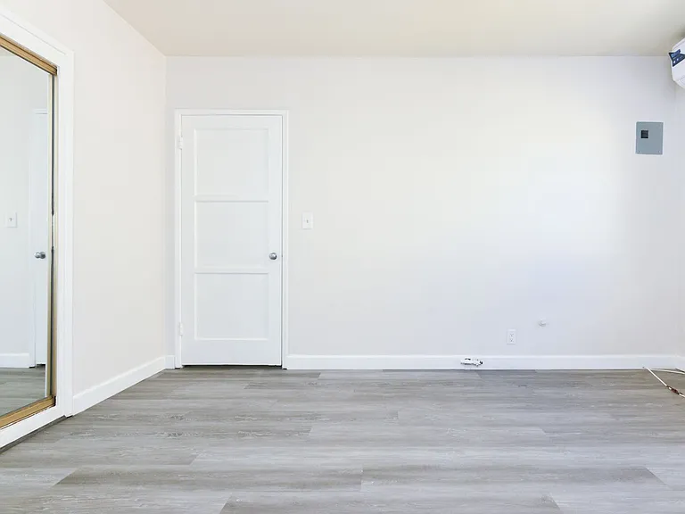 Berendo Street Apartments — Photo 6