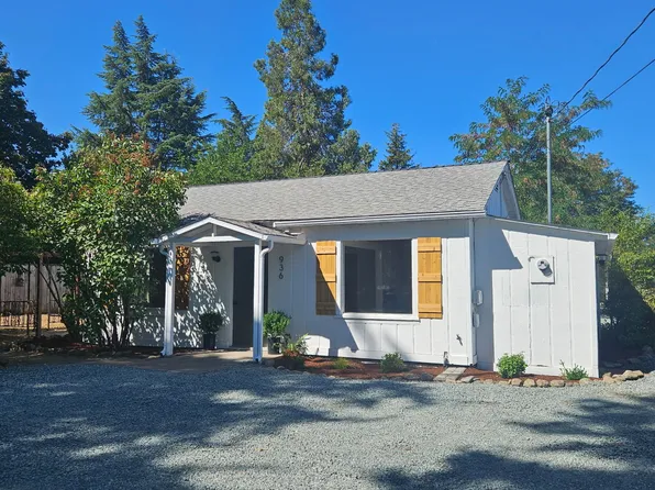 936 SW Greenwood Ave, Grants Pass, OR 97526