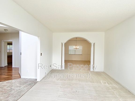 5th image of 889 Holbrook Dr