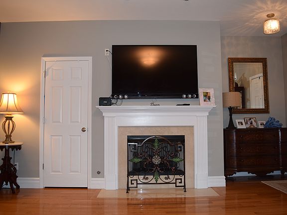 5th image of 271 McCullough Ave