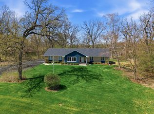 S40W26950 Oak Grove Ln, Waukesha, WI 53189