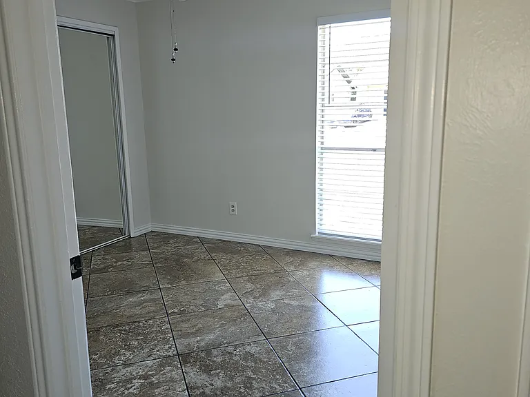 617 Country Ln — Photo 17