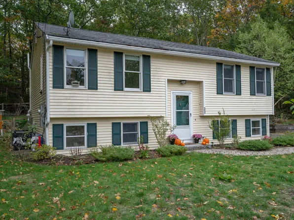 33 Folsom Drive, Newmarket, NH 03857