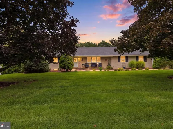 11 Springwood Ave, Stewartstown, PA 17363